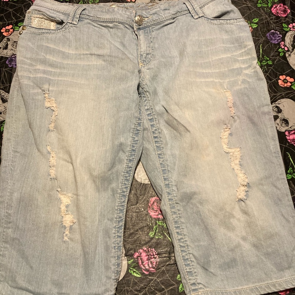 Cute denim distressed, embellished Seven7 capris